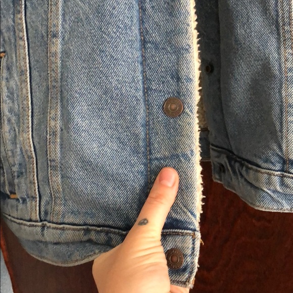Levi’s Original Women’s Sherpa Trucker Jacket - Picture 3 of 5